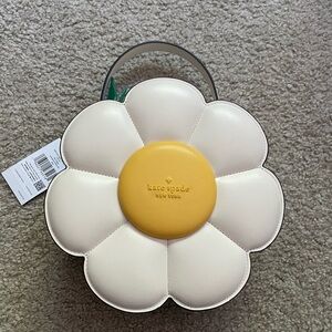 Day Tripper 3d Daisy Crossbody